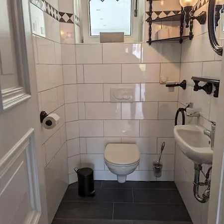 Unter Reet Mit Grossem Garten